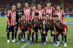 Jugadores de Chivas lanzan petardo a periodistas - Fútbol Internacional - ABC Color