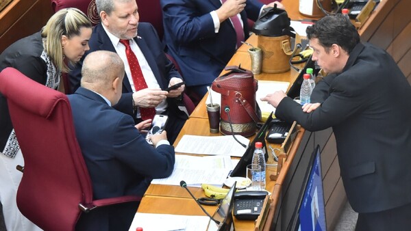 Cartismo recula en su intención de promover la expulsión de Buzarquis