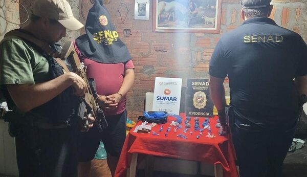 Dos detenidos y más de 7 mil dosis de drogas incautadas durante operativos de la SENAD en el barrio Pablo Rojas
