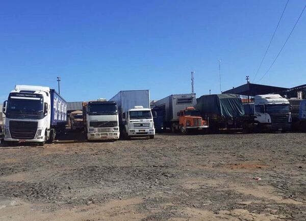Incautación de vehículo con mercaderías de contrabando en Pedro Juan Caballero