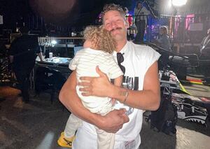 Montaner celebra la vida de su nieto Apolo, hijo de Mau - Gente - ABC Color