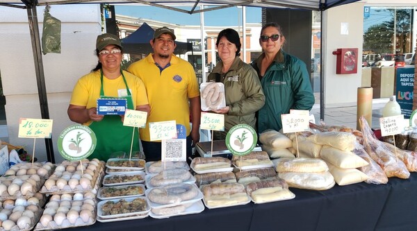 Pequeños productores de Central, Bajo Chaco y Caaguazú ofertan productos del campo en Lambaré - .::Agencia IP::.