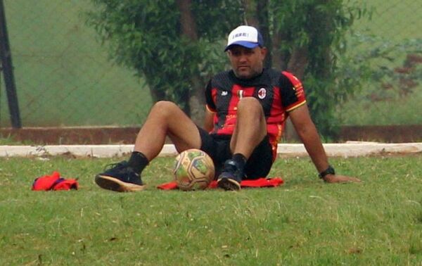 Javier Villarreal se juega su continuidad en el América FC: Una tarde decisiva contra el CEFFA de Salto del Guairá