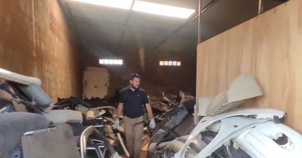 Diario HOY | Video I En corralón de Encarnación ‘carnean’ auto y piden a víctima no revelar a la prensa