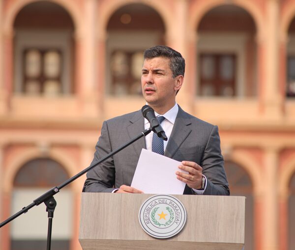 Petropar: las instituciones públicas deben estar al servicio de todos los paraguayos, enfatiza Peña - .::Agencia IP::.