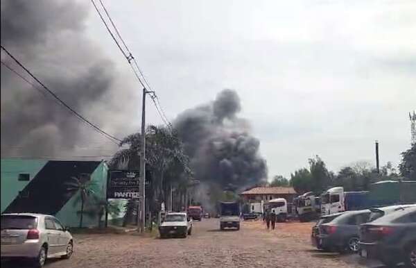 Incendio en Pechugón: vecinos exigen que la empresa gestione asistencia médica - Nacionales - ABC Color