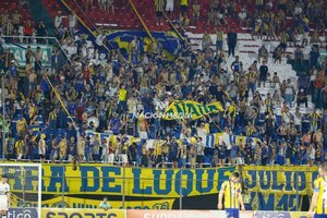 Versus / Fuerte castigo de la APF a las "barras organizadas" de Luqueño