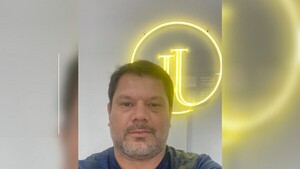 El diseñador de calzados influencer, alumnos medallistas en olimpiadas y otras noticias positivas