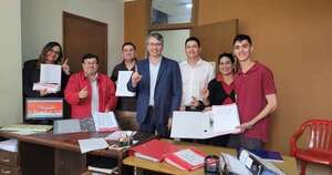 La Nación / Comitiva de Fernando de la Mora entregó más de 350 afiliaciones a la ANR