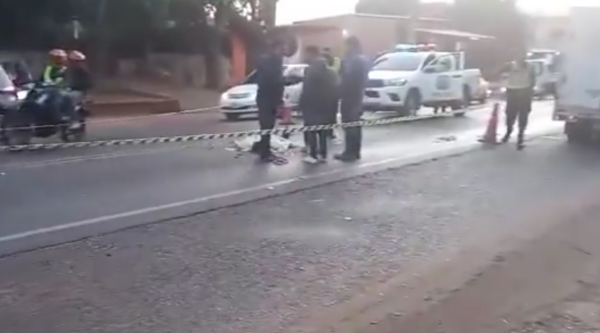 Joven motociclista muere y Fiscalía tarda más de dos horas en intervenir en Luque - Noticiero Paraguay