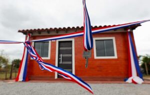 San Pedro recibe 354 viviendas sociales y el Gobierno supera las 1.900 casas entregadas - .::Agencia IP::.