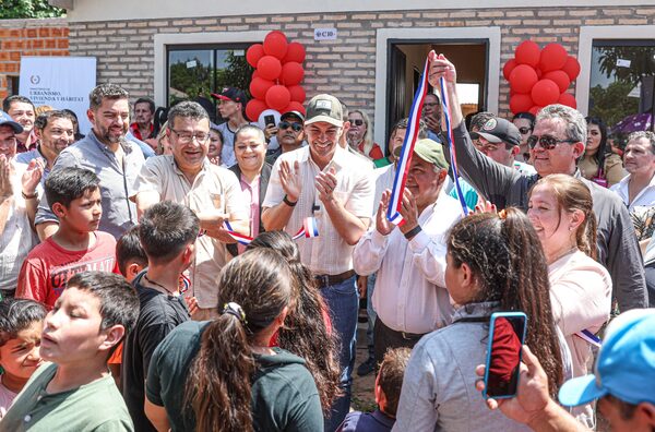 El gobierno entregó viviendas dignas a 49 familias de San Pedro • PARAGUAY TV