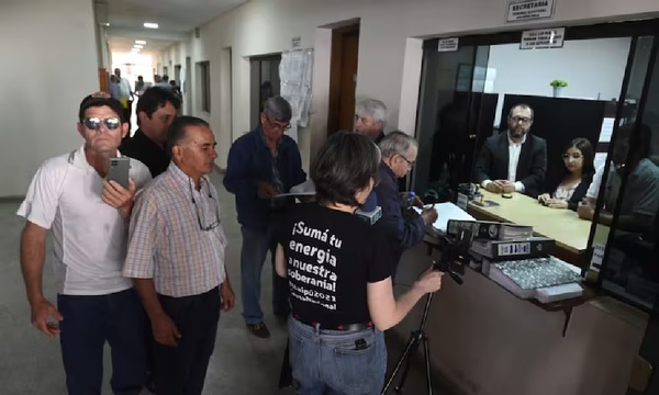 Presentan firmas para ampliar la tarifa social energética - OviedoPress