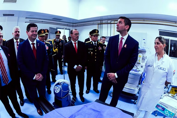Cae ascensor con seis personas durante inauguración en Hospital Militar - Noticiero Paraguay