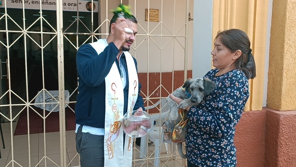 Bendición de mascotas en honor a San Francisco de Asís en Concepción