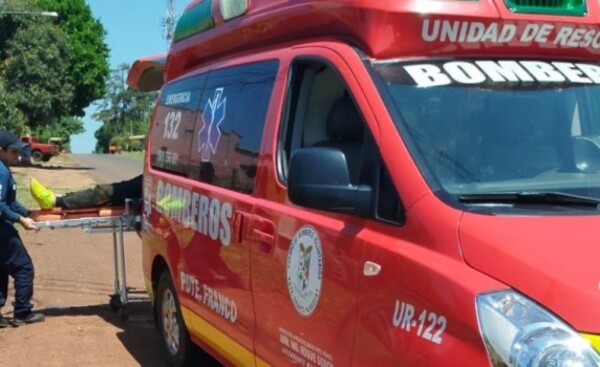 Joven sufre lesiones tras caer en un colectivo en Presidente Franco