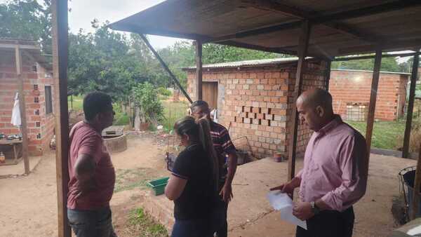 Fiscalía imputa a docente que realizaba riñas de gallos en su vivienda
