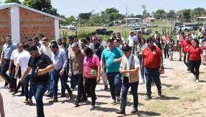 Comitiva presidencial visitó San Pedro para entregar viviendas y maquinarias agrícolas - Política - ABC Color