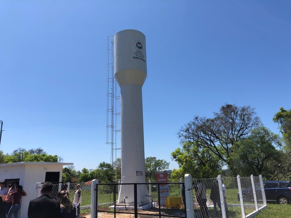 Municipalidad de Encarnación entrega aportes a la comisión vecinal del Barrio Los Pinos