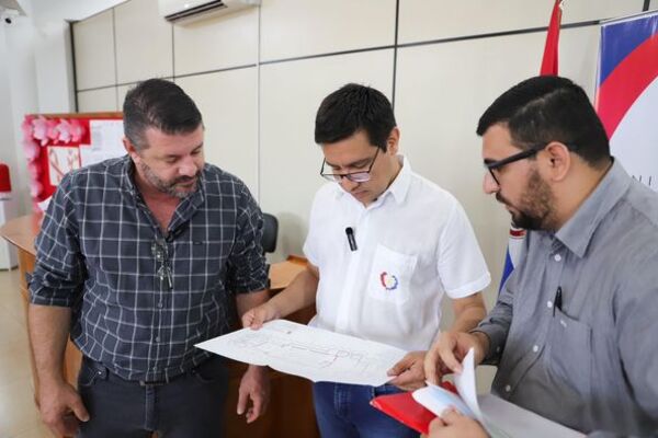 Gobernador realiza recorrido por distritos para anunciar obras