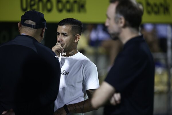 Versus / ¿Qué pasa con Derlis González? Palermo explicó porqué volvió a jugar mal