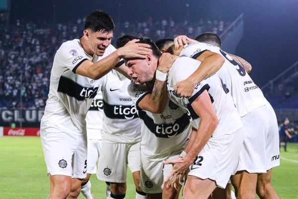 Gran remontada de Olimpia ante Trinidense para seguir en la punta - Unicanal