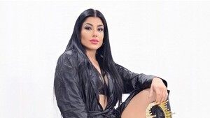 Prohíbe a su novio tocarse: “Eso también es una infidelidad”