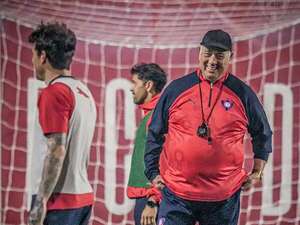 La formación de Cerro Porteño en el debut de Carlos Jara Saguier: dupla inédita de centrales y doble nueve - Cerro Porteño - ABC Color