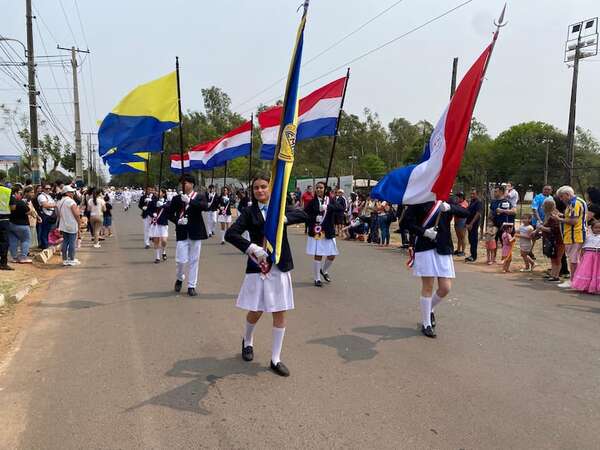Desfile en honor a la Virgen del Rosario en Luque - Nacionales - ABC Color