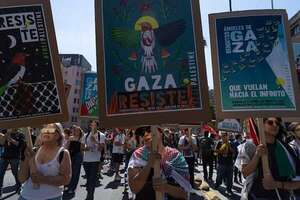 Miles de chilenos piden a Boric “acciones concretas” tras un año de guerra en Gaza - Mundo - ABC Color