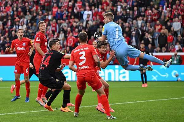 Leverkusen sufre doloroso empate ante modesto Kiel - Fútbol - ABC Color
