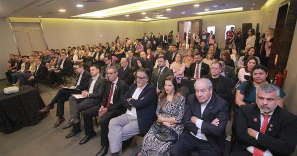 La Nación / En foro nacional debaten sobre el rol de las instituciones en formación médica