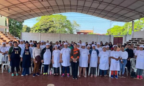 Capacitan a cocineras que forman parte del programa Hambre Cero