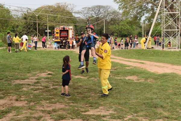 Ayolas: Realizaron jornada denominada “Bomberos por un día” - Nacionales - ABC Color