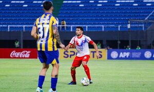 Jara Saguier no cumplió con el dicho “técnico que debuta gana” y cayó ante Luqueño