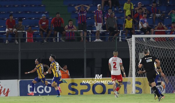Versus / El infortunio se enamoró de Cerro, que está cada vez más lejos de la punta