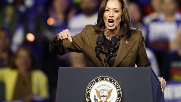 Kamala Harris visita Carolina del Norte, el epicentro del desastre causado por Helene