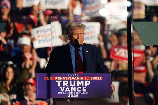 Trump apela al miedo al “enemigo interno” a su regreso al lugar de su intento de asesinato - Mundo - ABC Color