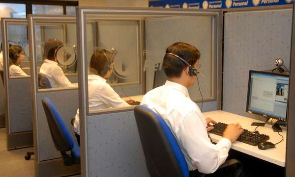 Actividad del “contact center” es puerta de entrada al trabajo formal para muchos jóvenes - Económico - ABC Color