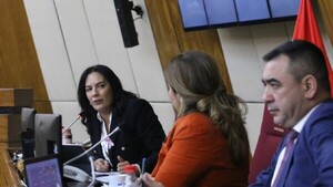 Ejecutivo prestará USD 125 millones para reparar escuelas