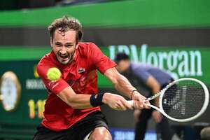 Sinner y Medvedev sobreviven en el Masters de Shanghái - Tenis - ABC Color