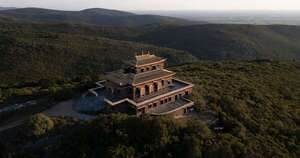 La Nación / Un templo budista oculto en las sierras uruguayas
