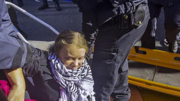 Greta Thunberg es detenida en Bruselas durante una manifestación