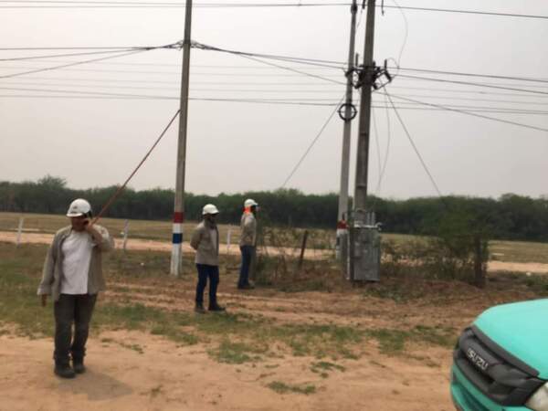 Presidente Hayes: Se encuentran realizando mejoras en el servicio eléctrico en comunidades