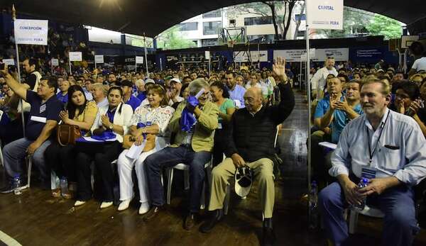 Convención liberal: disidencia aprueba anticipar elecciones y reforma del estatuto - Política - ABC Color