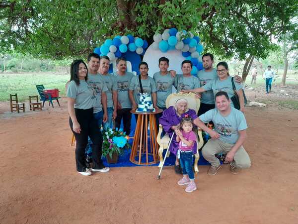 Justina Ferreira celebra 104 años de vida en Santa Cecilia