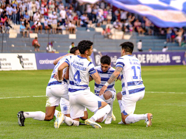 Versus / ¡Prendidísimo! 2 de Mayo tumba a Tacuary y sigue soñando