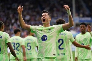 Versus / Triplete de Lewandowski afianza al Barcelona en liderato, Atlético se descuelga