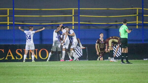 Ameliano frena la carrera de Nacional