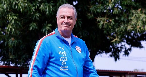 Versus / Gustavo Alfaro completa su lista de la Albirroja con un jugador del plano local